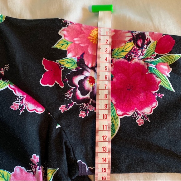 Unique fitted jacket with Chinoiserie details - Picture 9 of 9